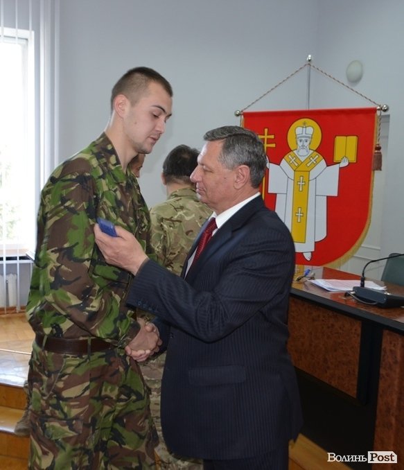 У Луцькій міській раді нагородили айдарівців. ФОТО