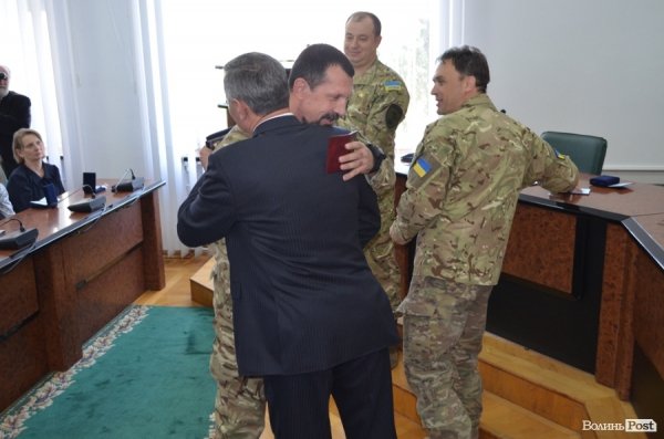 У Луцькій міській раді нагородили айдарівців. ФОТО