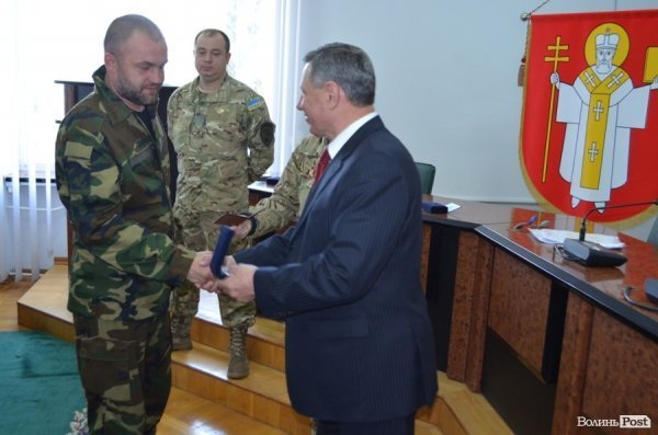 У Луцькій міській раді нагородили айдарівців. ФОТО