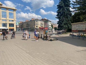 У центрі Луцька у волонтера вкрали сумку з грошима. ФОТО