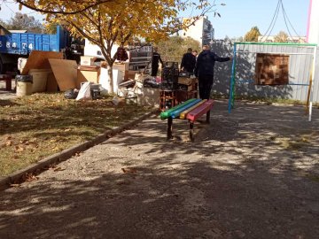 У луцькій багатоповерхівці не можуть полагодити водопостачання, бо над місцем, де прорвала труба, стоїть гараж