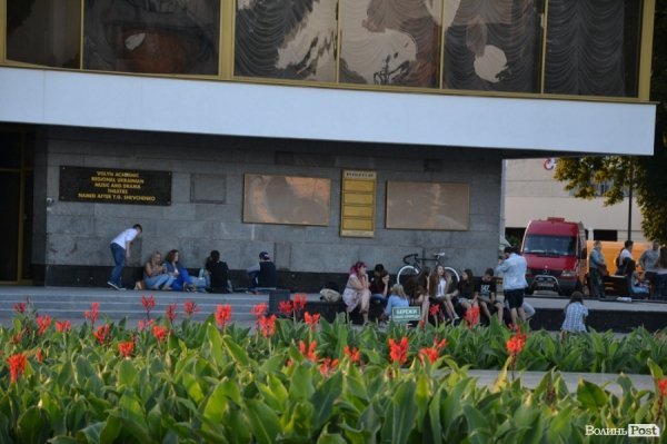 Культова точка для молоді - сходи біля драмтеатру