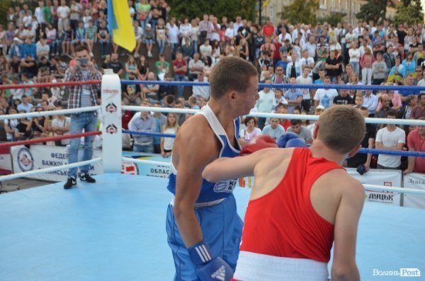 Кров'ю і потом: як у Луцьку билися за перемогу в боксі. ФОТОРЕПОРТАЖ