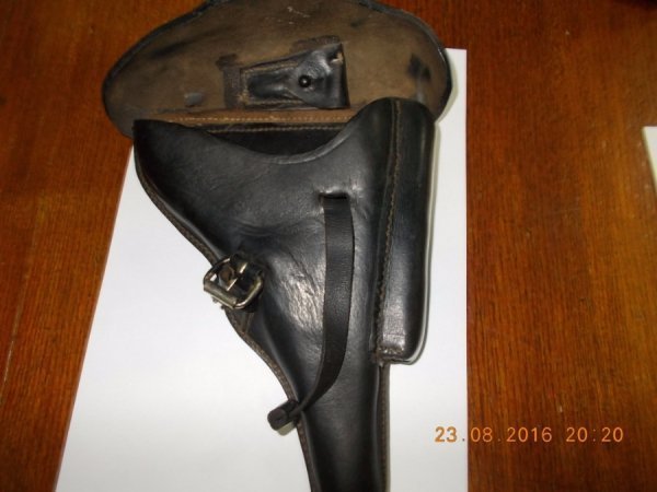 Луцькі прикордонники вилучили у німця предмети військового призначення часів Другої Світової війни. ФОТО