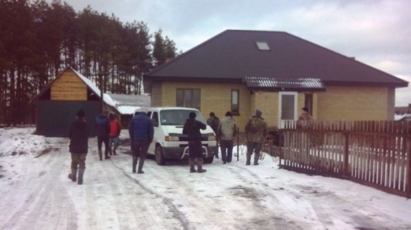 На Волині виявили копанки незаконного видобування бурштину. ФОТО