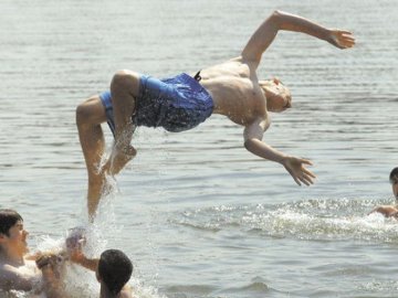 До кінця травня у Луцьку облаштують два місця для відпочинку на воді 