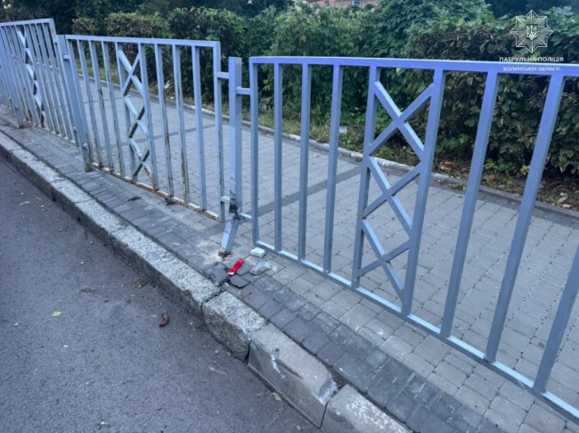 У Луцьку п'яний водій в'їхав в огорожу