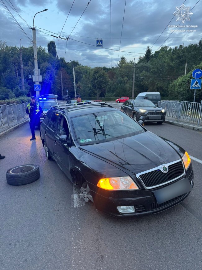 У Луцьку п'яний водій в'їхав в огорожу