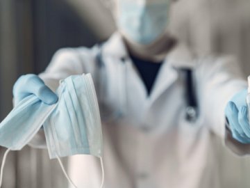 За останню добу в Україні зафіксували менше тисячі хворих на COVID-19