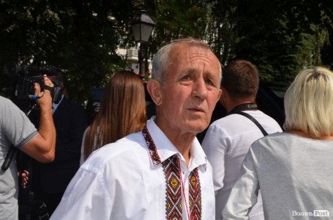 Щастя молодим та селфі-бум: як Гройсман гуляв центром Луцька. ФОТО