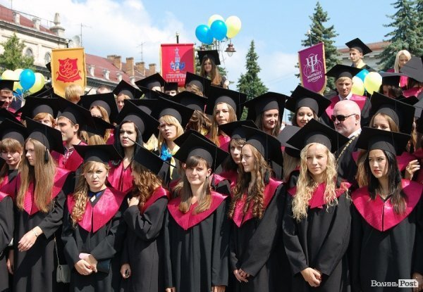 Як вручали дипломи магістрам Східноєвропейського університету. ФОТО