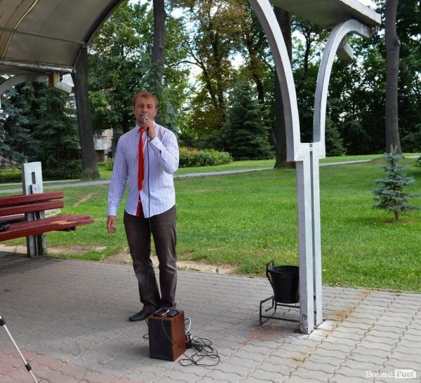 Марафон вуличної поезії у Луцьку. ФОТО