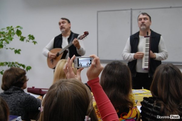 Брати Капранови у Луцьку презентували унікальну книгу – історію України в коміксах. ФОТО