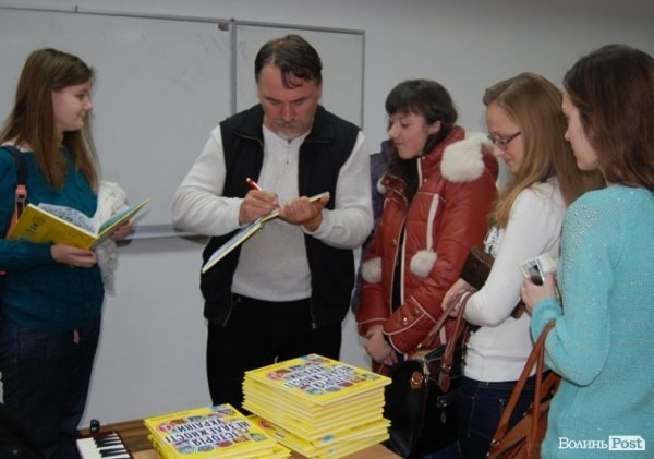 Брати Капранови у Луцьку презентували унікальну книгу – історію України в коміксах. ФОТО