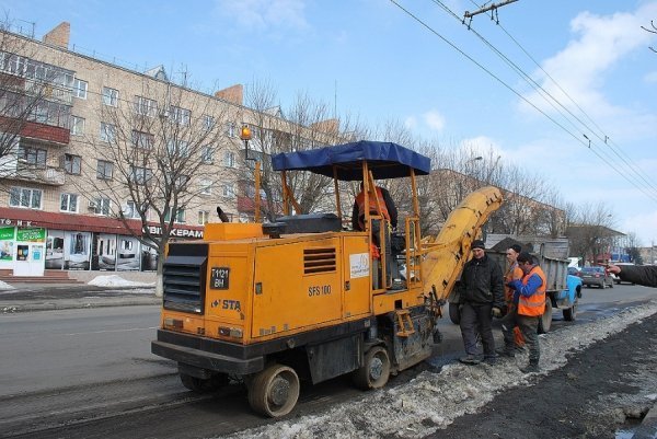 У Луцьку ремонтують дороги. ФОТО