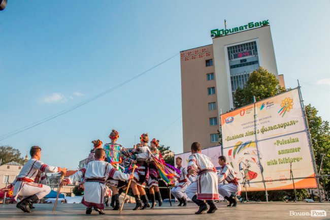 Як колоритні іноземці фестивалили у центрі Луцька. ФОТО