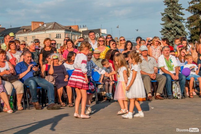 Як колоритні іноземці фестивалили у центрі Луцька. ФОТО