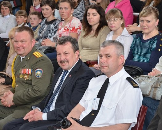 Діти показали, як бачать рятувальників. ФОТО