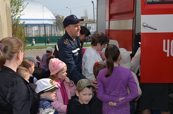 Діти показали, як бачать рятувальників. ФОТО