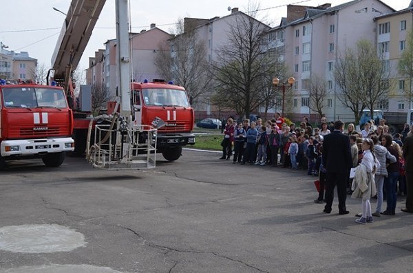Діти показали, як бачать рятувальників. ФОТО
