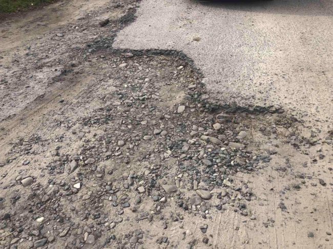 «Дорога… на той світ»: так називають автошлях між волинськими селами, який не ремонтували ще з радянських часів