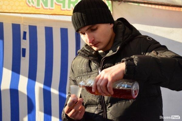 У Луцьку куштують, п’ють та лікуються медами. ФОТО  