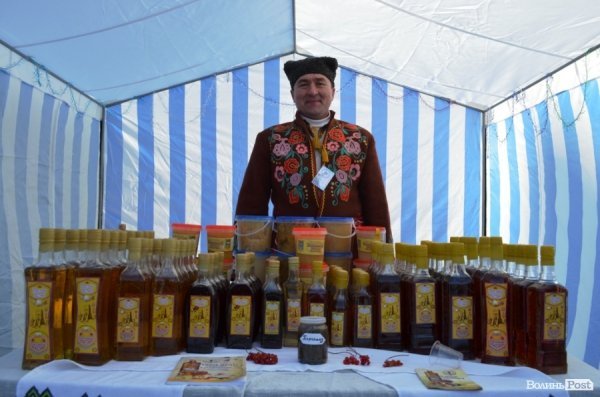 У Луцьку куштують, п’ють та лікуються медами. ФОТО  