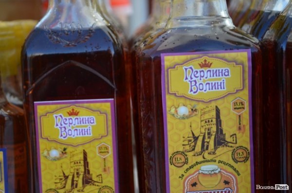 У Луцьку куштують, п’ють та лікуються медами. ФОТО  