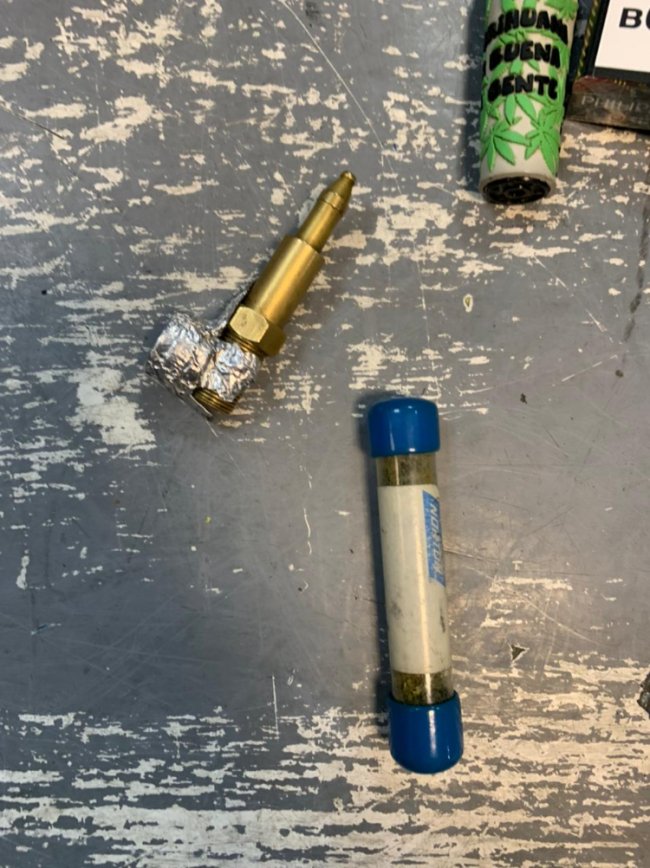 Волинянин хотів провезти через кордон марихуану в дезодоранті. ФОТО