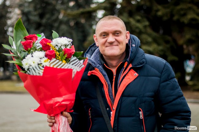 Сердечково-квітковий бум на День Валентина у центрі Луцька. ФОТО