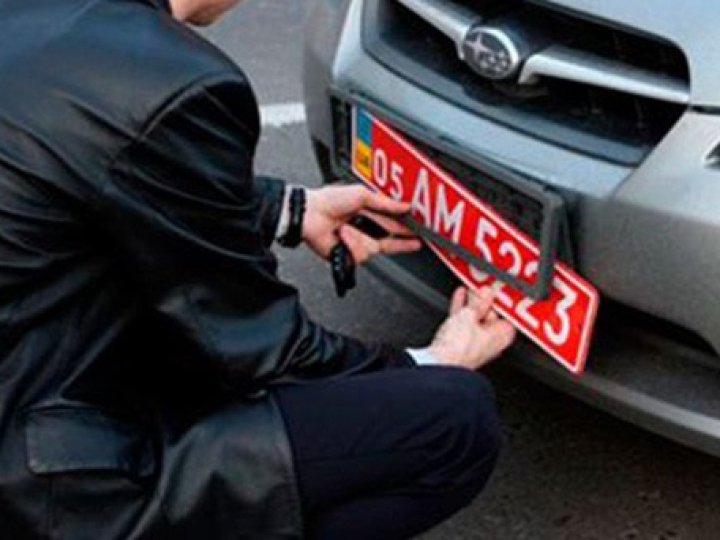 У Луцьку патрульні масово штрафують водіїв на червоних номерах: що сталося