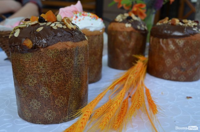 Традиційні писанки, яскраві курчатка і апетитні паски: великодній Луцьк. ФОТОРЕПОРТАЖ