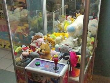 У Тернополі 8-річну дівчинку вдарив струмом автомат з іграшками