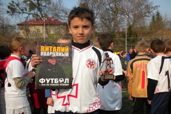 У Луцьку македонець нагородив юних «зірок» футболу. ФОТО
