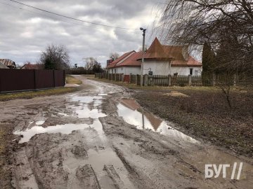 У Володимирі скаржаться на відсутність дороги, якою діти ходять до школи ФОТО
