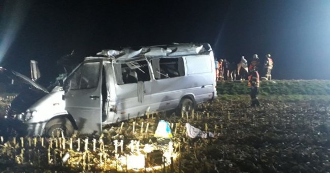 У Чехії бус з українцями потрапив у аварію: постраждали 10 людей. ФОТО