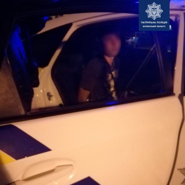 У центрі Луцька двоє молодиків вночі проникли до велокав’ярні