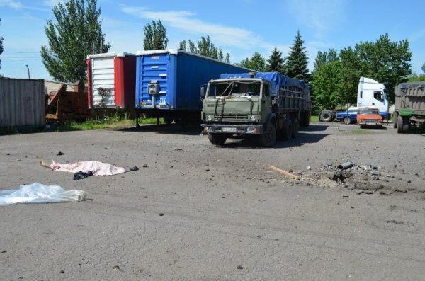 Бойовики з важкої техніки обстріляли овочеву базу, є загиблі. ФОТО. ВІДЕО