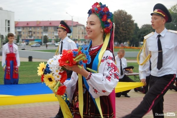 У День Прапора губернатор Волині говорив про місце України в Європі. ФОТО