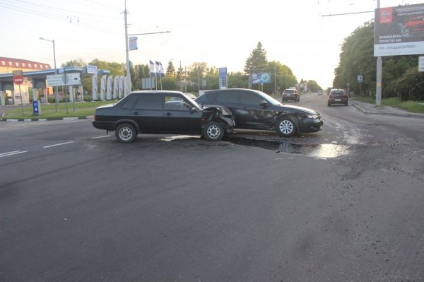 Аварія в Луцьку: зіткнулися легковики. ФОТО