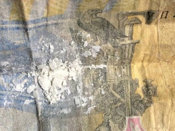 У Луцьку затримали чоловіків із дурманом