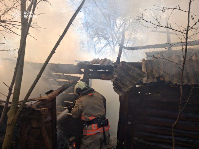 На Волині горіли дві споруди і понад 5 га сухої трави та очерету. ФОТО