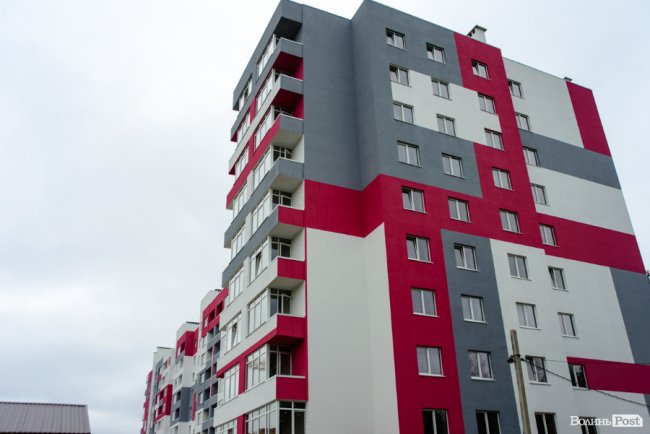 У Луцьку продовжують зводити яскраві оселі у ЖК «Caramel Residence». ФОТО*