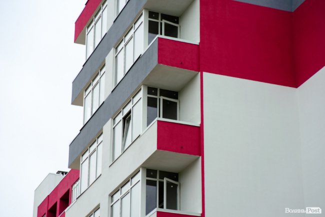 У Луцьку продовжують зводити яскраві оселі у ЖК «Caramel Residence». ФОТО*