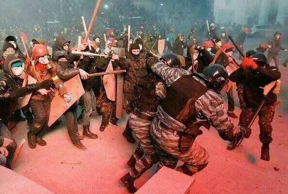 Вражаючі фото сутичок на Грушевського