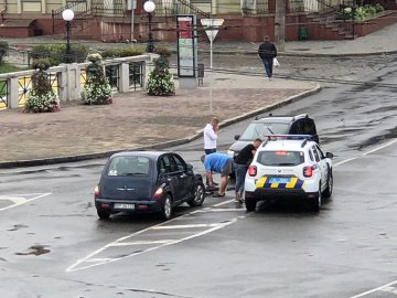 На площі Возз'єднання у Луцьку – аварія. ФОТО