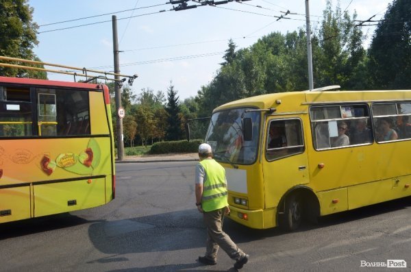 У Луцьку обірвалась тролейбусна контактна мережа. ФОТО