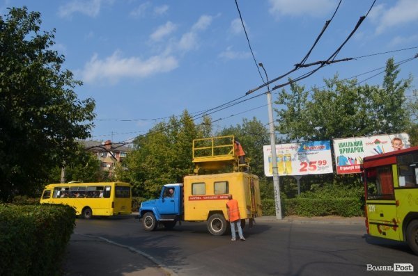 У Луцьку обірвалась тролейбусна контактна мережа. ФОТО