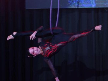 Повітряні гімнастки з Волині здобули перемоги на всеукраїнських змаганнях. ФОТО