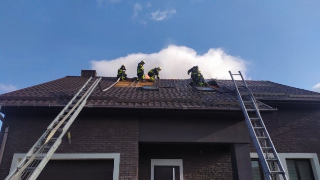 Через неправильно змонтовану піч під Луцьком спалахнув будинок